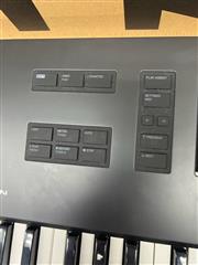 NATIVE INSTRUMENTS KOMPLETE KONTROL S49 account still on it